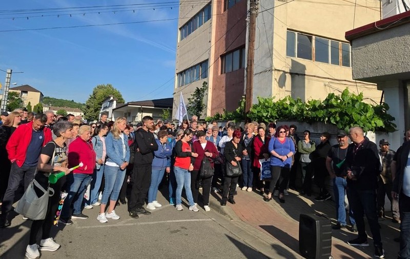 Muncitorii au oprit lucrul la Fabrica de Arme Cugir, din cauză că nu şi-au primit salariile