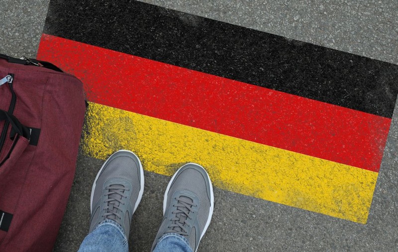 Numărul imigranților care ajung în Germania s-a înjumătățit: guvernul vorbește de succes, experții invocă alte cauze