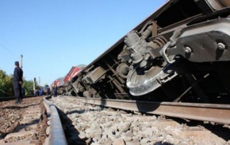 Un tren a deraiat în județul Argeș. Clipe de groază pentru pasageri