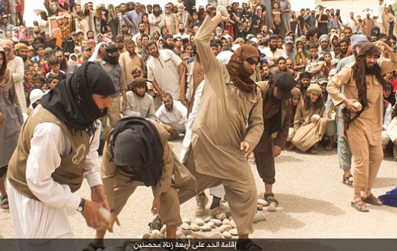 Patru bărbaţi din Irak, omorâţi cu pietre. Pentru ce au fost pedepsiţi