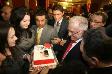 În urmă cu 10 ani, Marian Vanghelie i-a organizat lui Ion Iliescu o aniversare cu lansare de carte. Volumul scris de fostul președinte, „După 20 de ani”, a avut o introducere semnată de fostul primar al sectorului 5