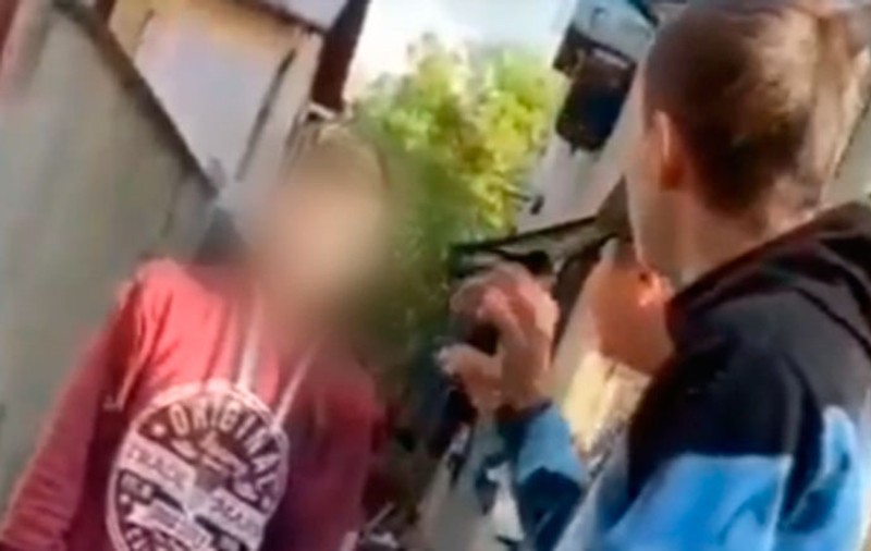 Bunica minorului agresat de cei trei adolescenți din Tg. Jiu: ”Pe doi dintre ei i-am iertat. Ziceau că pierd liceul”. Familia neagă că ar fi primit bani