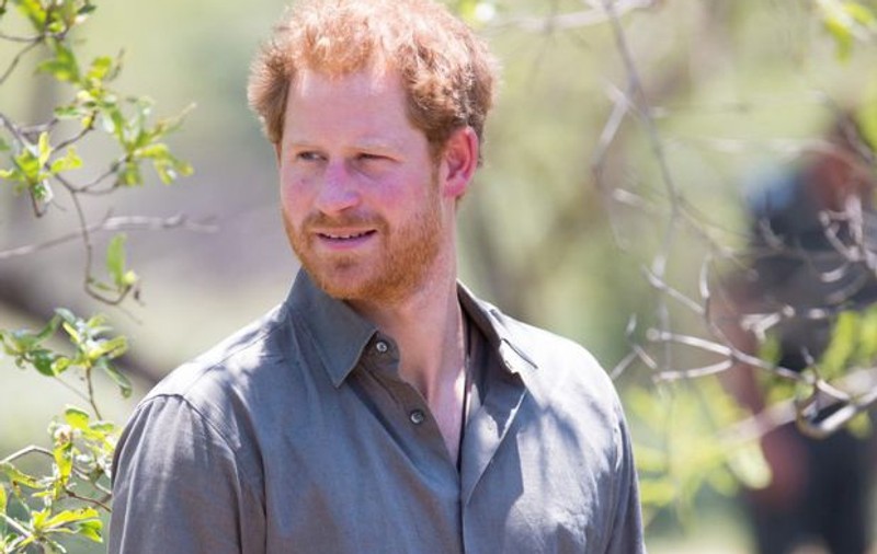 Schimbă femeile ca pe șoșete! Prințul Harry și-a părăsit iubita pentru o altă britanică!