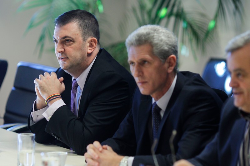 Rareș Mănescu (primul din stânga) a fost primarul sectorului 6 în perioada 2012-2016