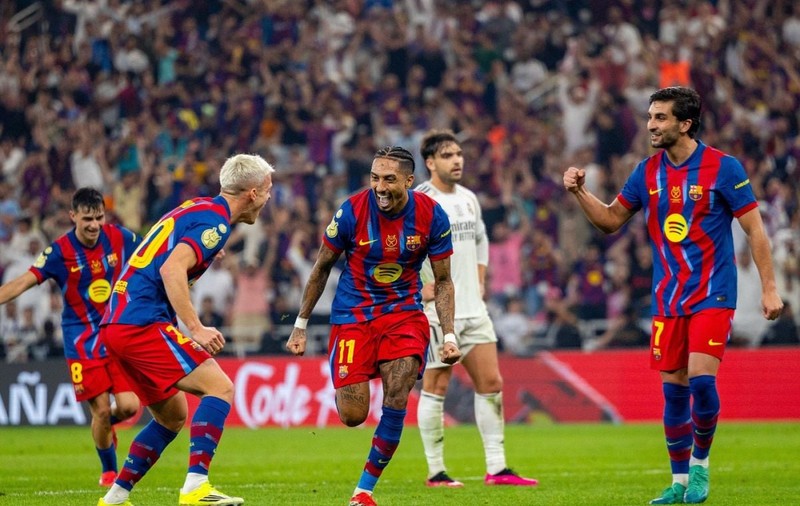 Ce nu s-a văzut la Supercupa Barcelona – Real Madrid: reacții diferite la golul lui Raphinha și tensiuni în lojă