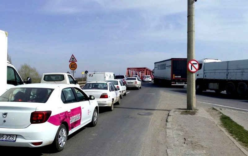 Podul de la Mărăcineni se redeschide după patru luni de lucrări. Este principala legătură între Muntenia și Moldova