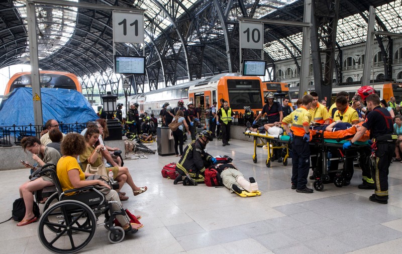 Accident feroviar în Barcelona, soldat cu zeci de răniți. Un român se numără printre victime