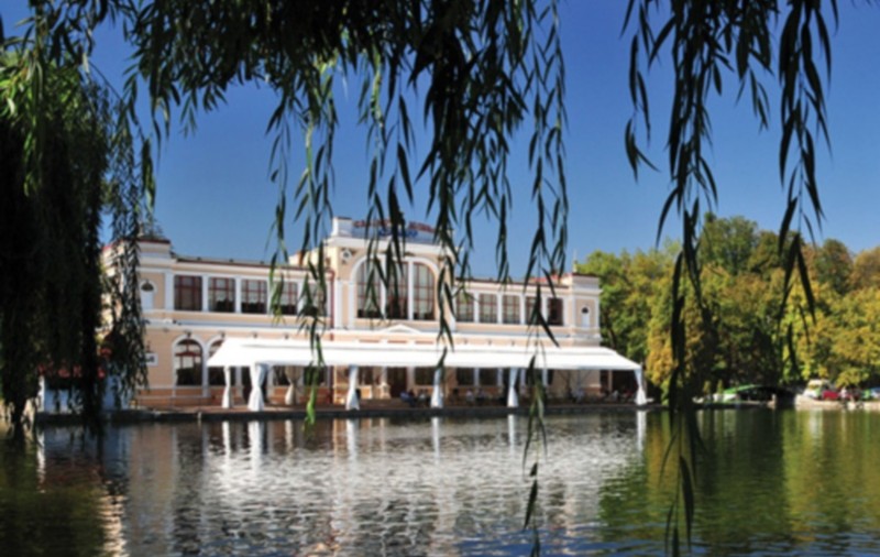 4 tineri s-au răcorit ÎN LACUL UNUI PARC din Cluj