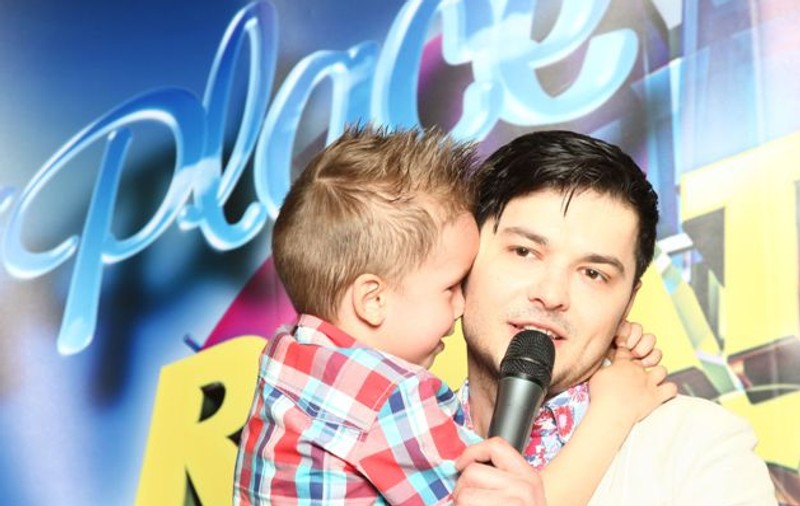 Aşa şi-a mai văzut şi el rudele! Liviu Vârciu şi-a întâlnit nepoţelul la ”Roata Norocului”