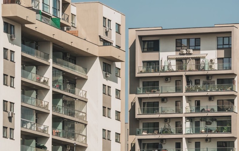 Indicele Imobiliare.ro: Bucureștiul și Timișoara, extremele pieței imobiliare. Apartament nou vs vechi. Orașele cu cele mai mici scumpiri într-un an