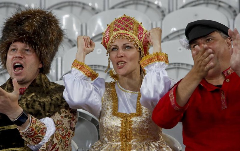 Euro 2016. O româncă și-a făcut loc printre frumusețile zilei de miercuri de la turneul final / GALERIE FOTO