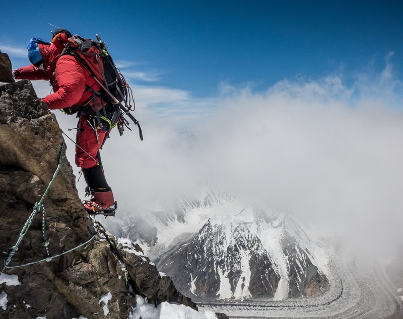 Alex Găvan atacă în condiții extreme un vârf din Himalaya / FOTO & VIDEO