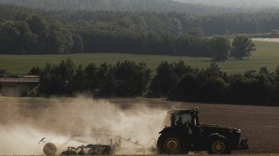 agricultor-teren-agricol-germania