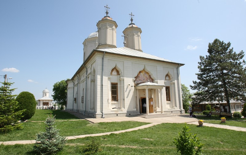 De Paște, bisericile și mănăstirile din toată țara vor fi obiective de ”grad zero”. Mii de polițiști vor păzi lăcașurile de cult