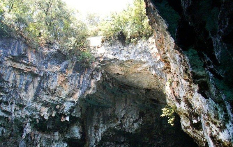 DESCOPERIRE UIMITOARE ÎNTR-O PEŞTERĂ DIN ROMÂNIA! Cele mai vechi urme de paşi din lume