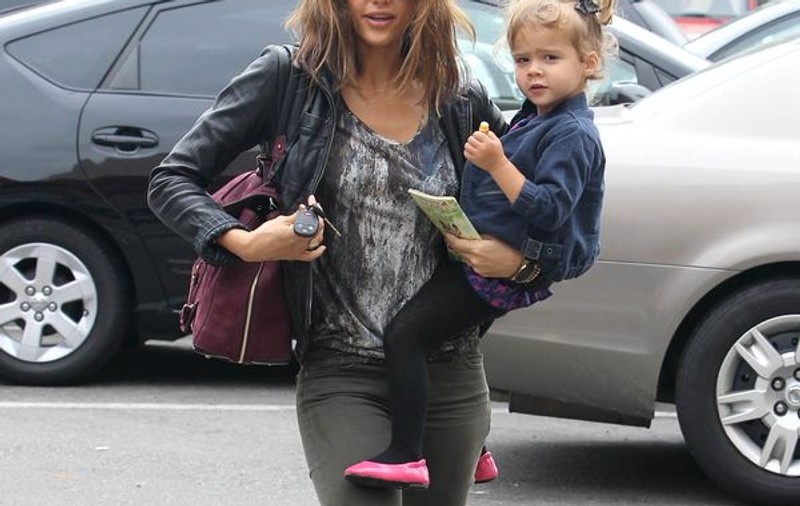 Jessica Alba vrea cât mai mulţi copii