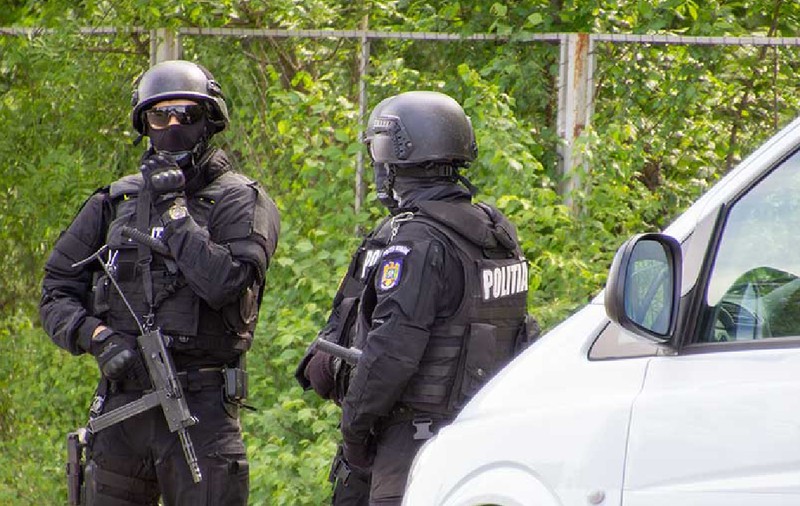 Polițiștii au tras focuri de armă pentru a opri un conflict în Babadag. În zonă au fost trimise trupele speciale