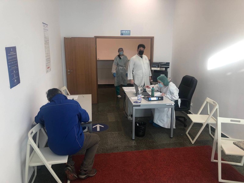 La centrul de vaccinare de la mallul din Timișoara sunt imunizați 120 de oameni pe zi