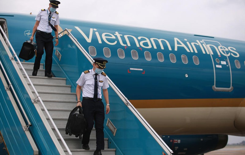 Însoțitor de zbor din Vietnam, condamnat la doi ani de închisoare cu suspendare pentru răspândirea COVID. A băgat 2.000 de persoane în carantină