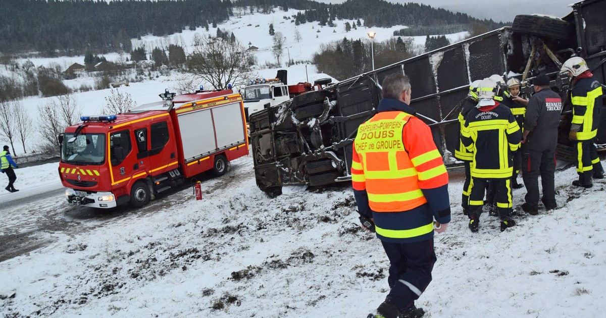 Grav accident rutier în Franța din cauza poleiului. Cinci persoane au murit și 27 au fost rănite