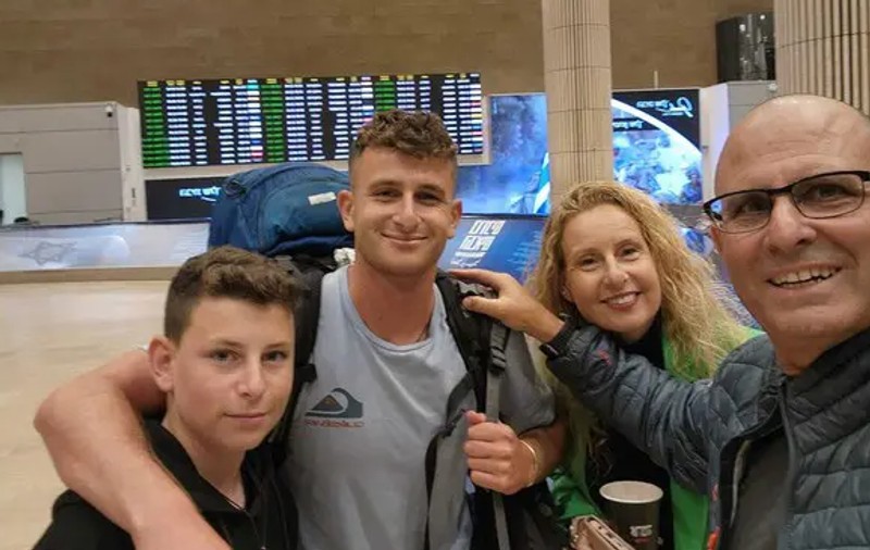 „Nu doresc nimănui acest coșmar”. Tatăl israelian își amintește apelurile aproape simultane ale fiilor săi atacați de teroriști.