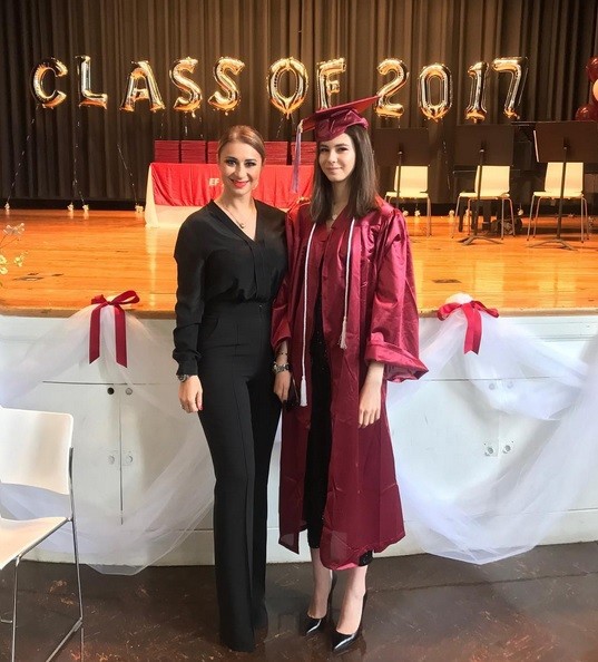 Anamaria Prodan, la ceremonia de absolvire a liceului de către fiica ei, Rebecca. Cum s-a îmbrăcat impresara