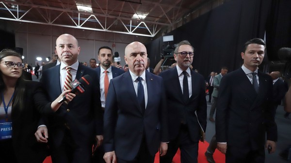 Ilie Bolojan cu Dan Motreanu și Robert Sighiartău FOTO Dumitru Angelescu