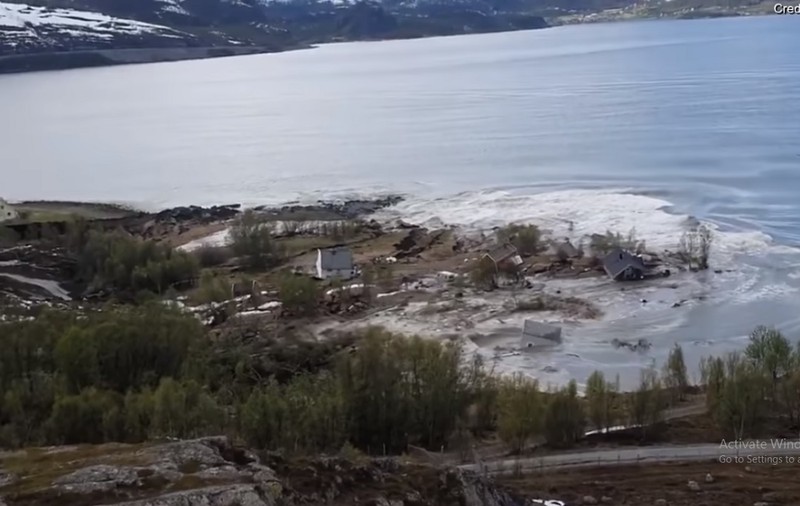 Dezastru în Norvegia. Opt clădiri au ajuns în mare, după o alunecare de teren