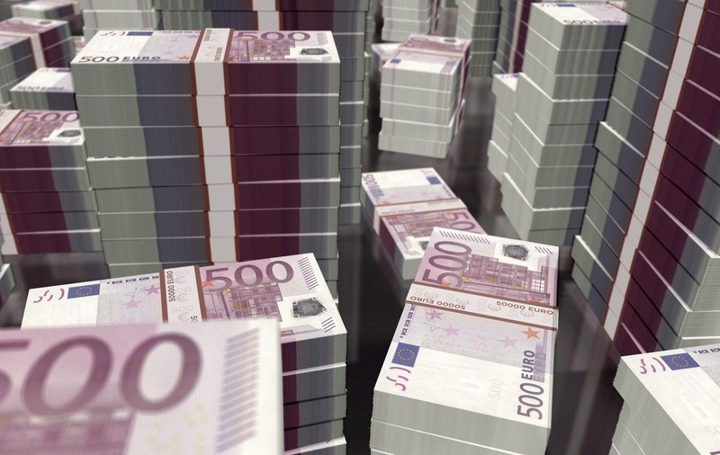 O companie din China și-a premiat angajații cu 24 milioane de euro, iar fiecare a primit cât a putut să numere: „Zeul bogăției pe pământ”