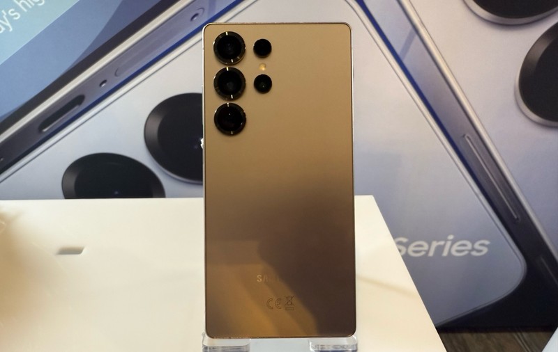 Care telefon e mai ușor de reparat dintre Samsung Galaxy S25 Ultra și iPhone 16 Pro Max