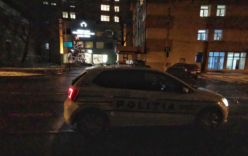 Naștere cu emoții în toiul nopții. O gravidă din Iași a ajuns la maternitate cu escortă de la Poliție