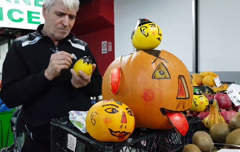 VIDEO | Țăranii români habar n-au ce sărbătoare e Halloween, dar scot bani buni de pe urma ei