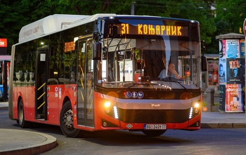 Șoferul unui autobuz a oprit imediat și a încercat să salveze viața unei pasagere, în Serbia. Sursă foto: Profimedia.