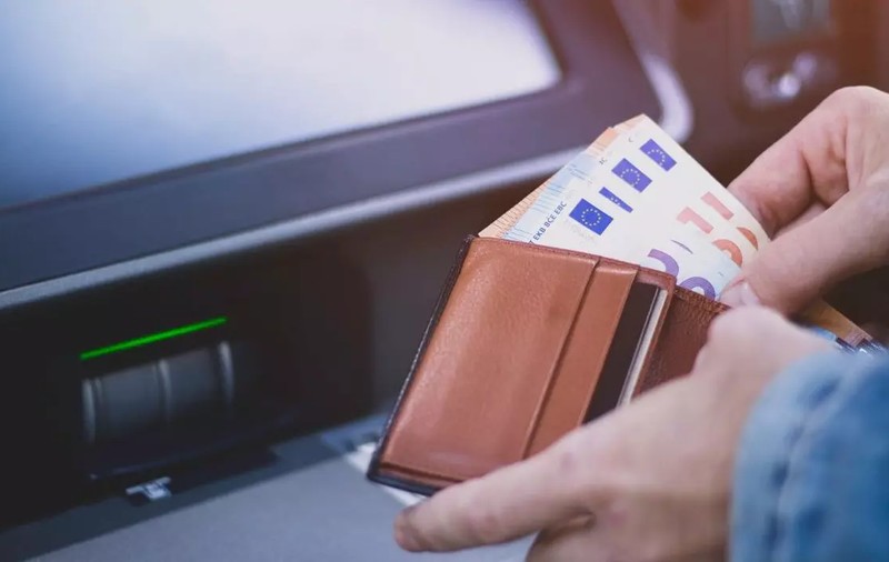 Statul român cheltuie 27 milioane de euro pe salariile și chiriile a 250 de angajați care nu vorbesc engleza. Instituția ar trebui să promoveze afacerile românești în străinătate