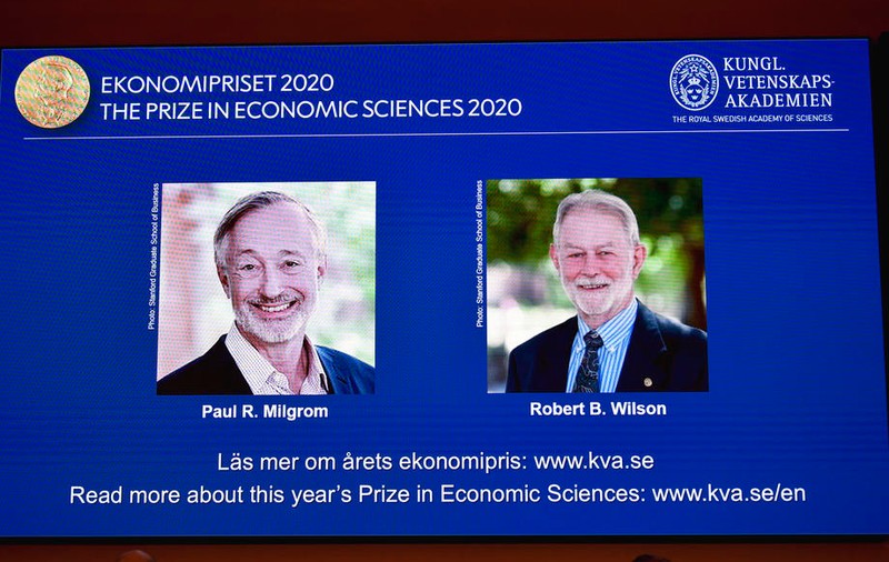 Premiul Nobel pentru Economie, oferit americanilor Paul R. Milgrom și Robert B. Wilson pentru ”îmbunătăţirile aduse teoriei licitaţiei”