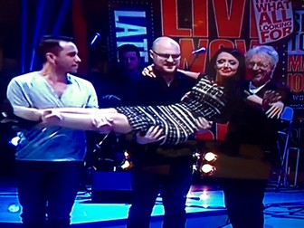 Andreea a încercat să fie mai tare și a chemat trei masculi să o care
