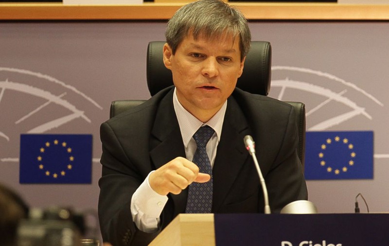 Fostul premier Dacian Cioloș îi cere Vioricăi Dăncilă demisia de urgență. „Cu speranța că veți avea curaj”