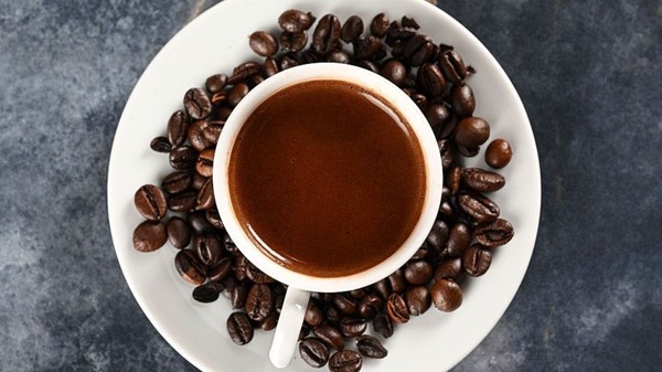 Un expert în longevitate explică cum trebuie consumată cafeaua pentru a-ți prelungi viața. Sursă foto: Getty Images.