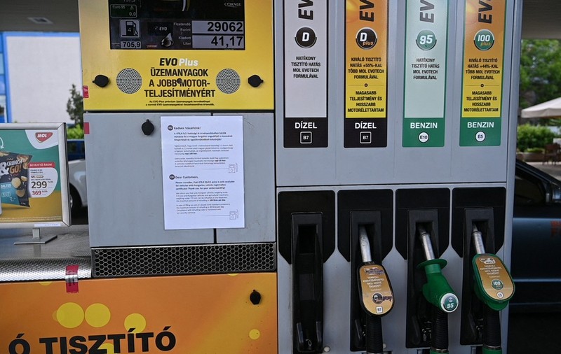 Pe fondul inflației galopante, Ungaria prelungește până în octombrie plafonarea prețurilor la carburanți și la alimente