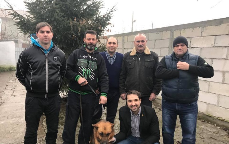 Final fericit în povestea câinelui poliţist din Vrancea, bolnav de artrită, scos la licitație