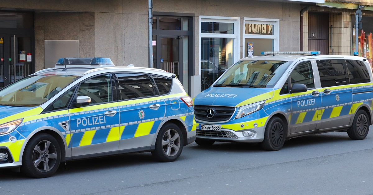 mașini de poliție într-un oraș din Germania