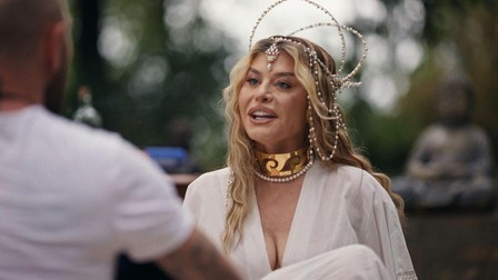 Sandra Senzorial (Loredana) in „Mentorii”