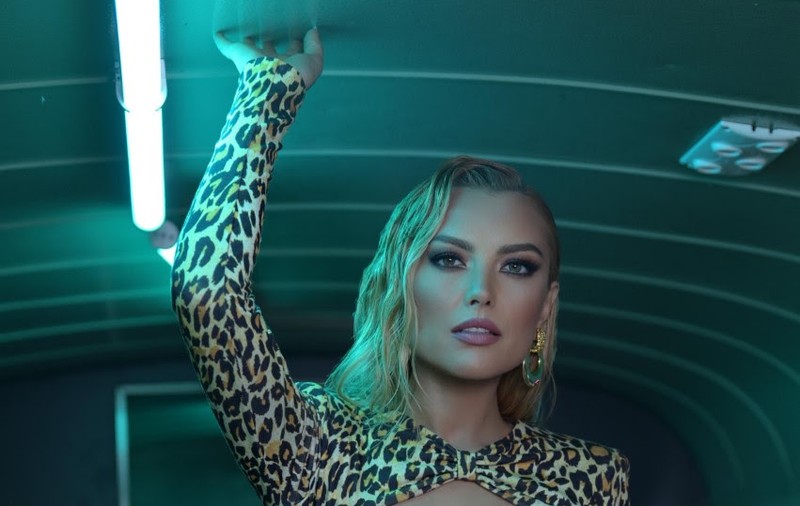 Elena Gheorghe, detalii despre cel mai nou videoclip pe care l-a filmat: „Nu a fost ușor”