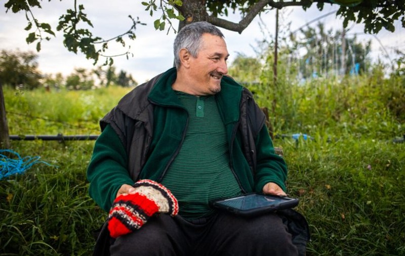 Cine este Adi de la Brad, liderul sectei Copiii Soarelui. Le indica adepților când să mănânce sau să facă sex și avea patru iubite