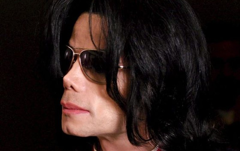 Vor transforma în diamante bucăţi din părul lui Michael Jackson 