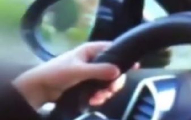 Un copil de 13 ani din Craiova s-a urcat la volan și a lovit mai multe mașini parcate