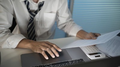 bani-salariu-angajat-tura-noapte