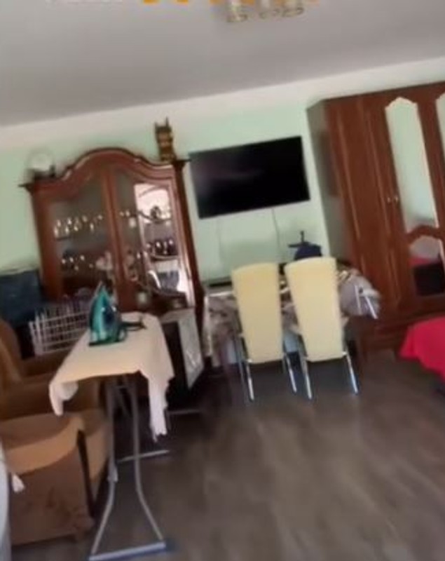Imagini din baraca în care stă Nicolae Guță. De ce nu locuiește în vila de lux din Hunedoara: „Dar ce îmi trebuie mai mult?”