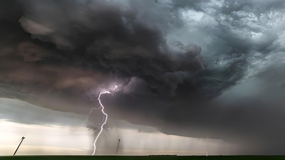 Fenomene meteo extreme lovesc în aproape toată țara, vineri și sâmbătă. Harta ANM cu județele aflate sub cod galben de vijelii