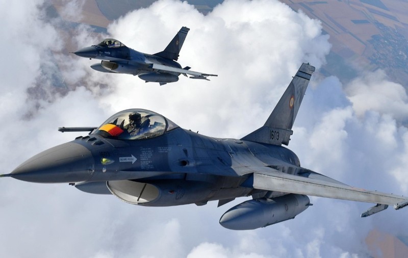 Două avioane de luptă F-16, ridicate pentru un exercițiu militar în Tulcea